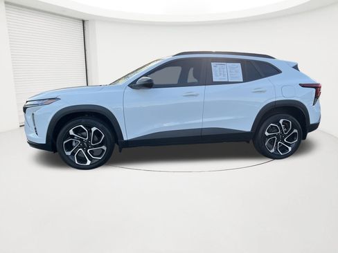 Certified 2025 Chevrolet Trax RS image 2