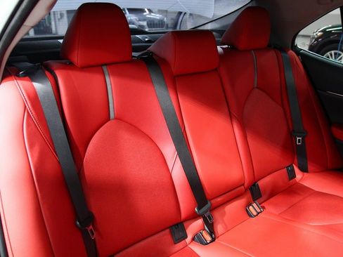 Used 2019 Toyota Camry XSE image 25