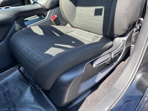 Used 2025 Honda HR-V Sport image 16