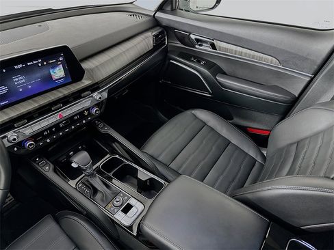Used 2025 Kia Telluride SX Prestige image 28