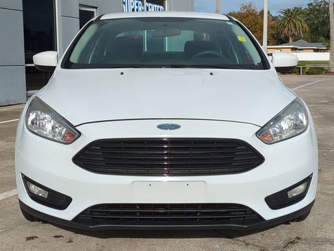 Used 2018 Ford Focus SE w/ SE Appearance Package image 9