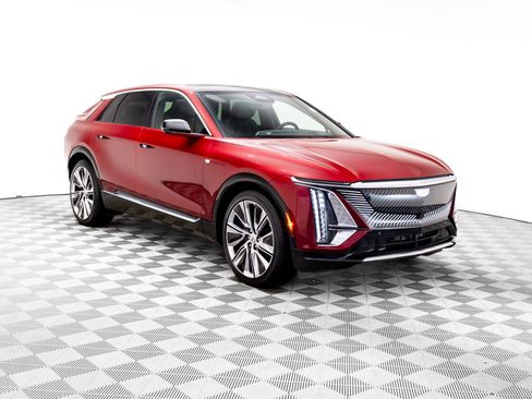 Certified 2025 Cadillac Lyriq Luxury w/ LPO, Floor Liner Package image 8