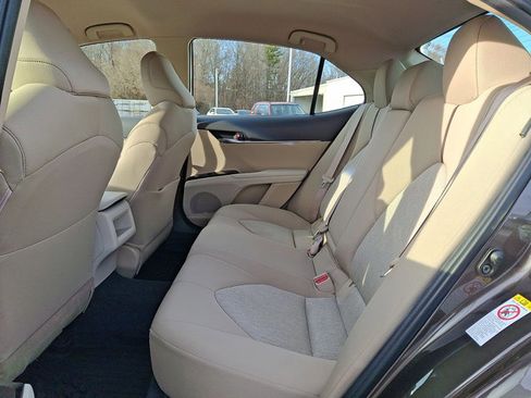 Used 2018 Toyota Camry LE image 22