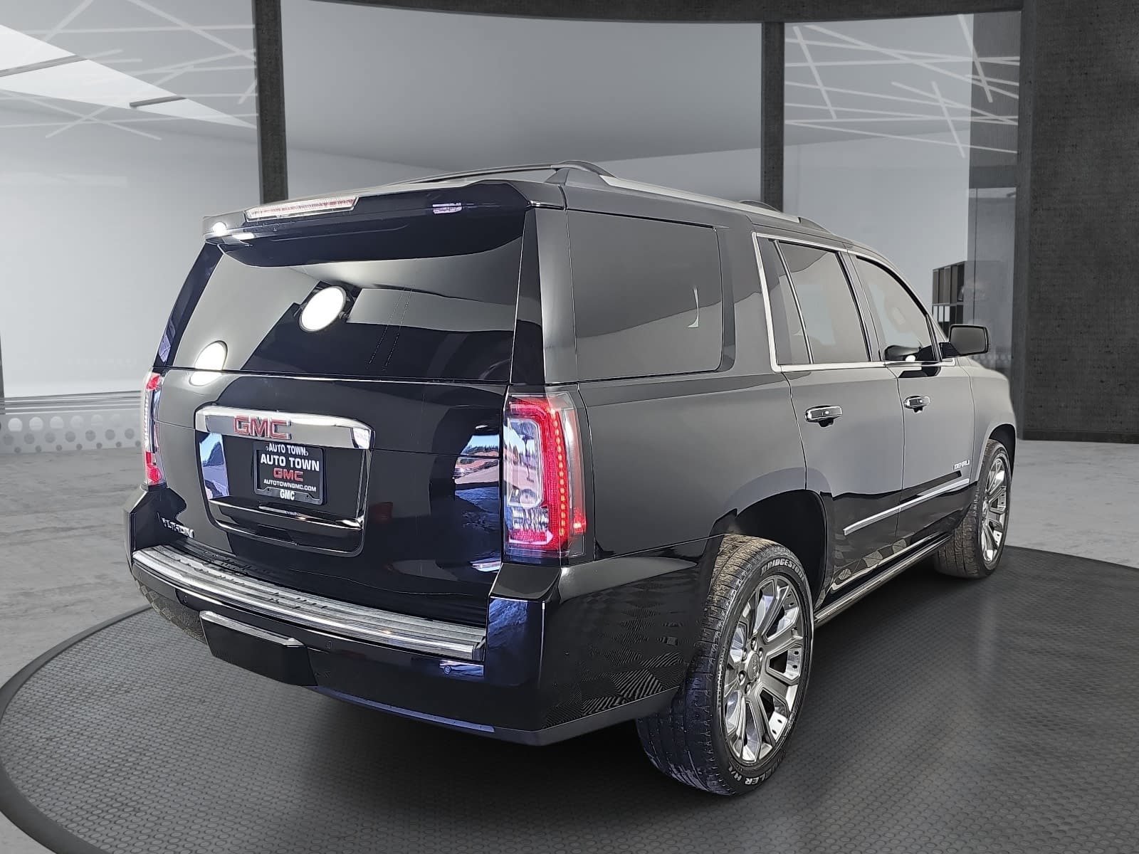 Used 2016 GMC Yukon Denali w/ Open Road Package AWD/4WD image 5
