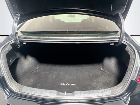 Used 2020 Hyundai Elantra SE w/ Cargo Package (C1) FWD image 32