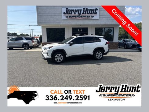 Used 2019 Toyota RAV4 LE FWD image 1