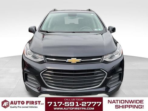 Used 2022 Chevrolet Trax LT w/ LT Convenience Package AWD/4WD image 2