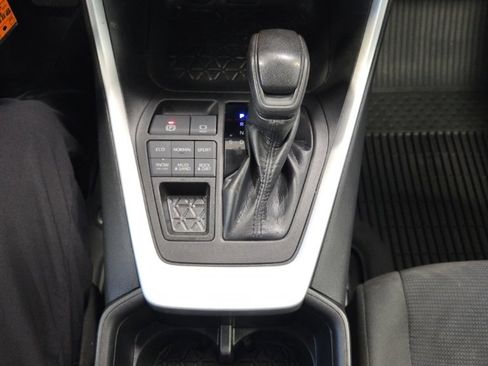 Used 2022 Toyota RAV4 LE image 25
