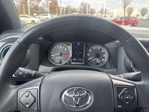 Used 2019 Toyota Tacoma TRD Sport image 13