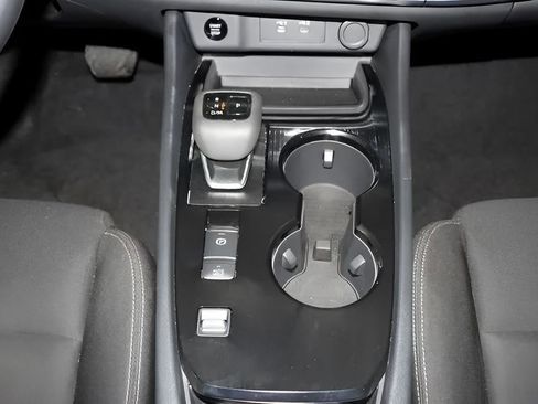 Used 2025 Nissan Rogue S FWD image 33