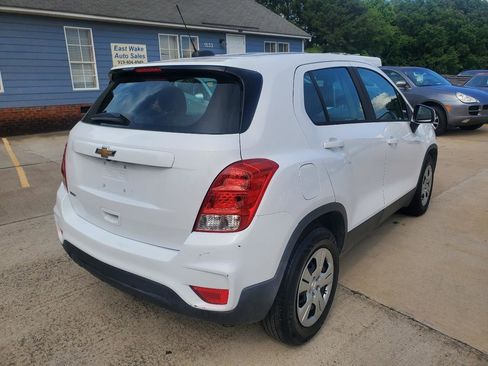 Used 2018 Chevrolet Trax LS FWD image 9