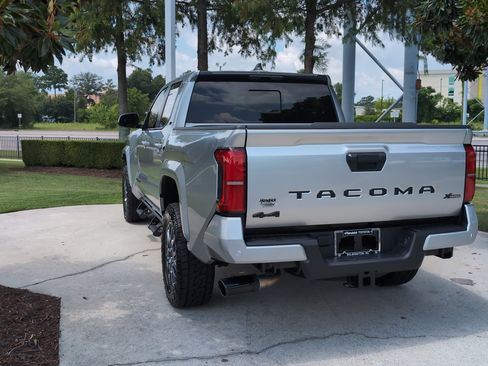 Certified 2025 Toyota Tacoma SR5 w/ SR5 Upgrade Package AWD/4WD image 8