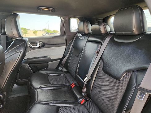 Used 2023 Jeep Compass Latitude AWD/4WD image 5
