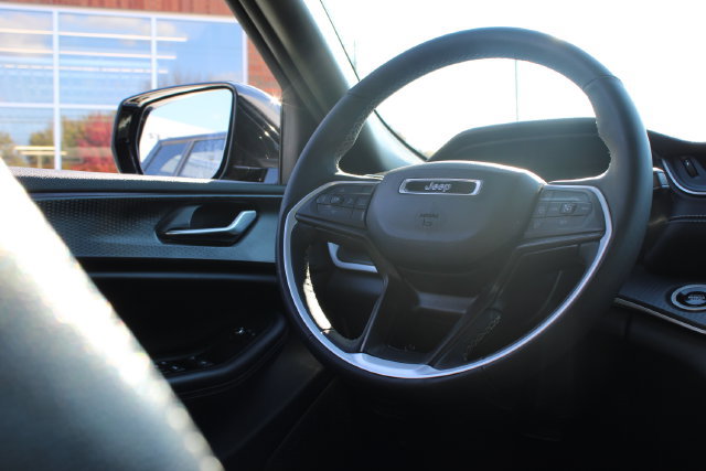 Used 2024 Jeep Grand Cherokee Altitude AWD/4WD image 36