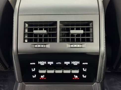 Used 2025 Porsche Panamera 4S w/ Premium Package image 36