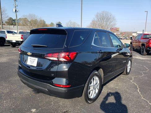Used 2022 Chevrolet Equinox LT w/ Driver Convenience Package image 4