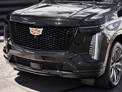 Used 2025 Cadillac Escalade ESV Sport AWD/4WD image 6