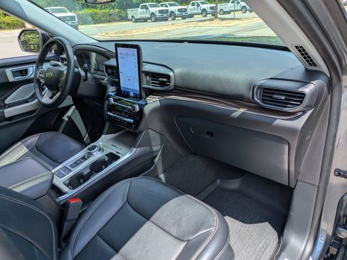 Used 2023 Ford Explorer Limited w/ Limited Technology Package RWD image 41
