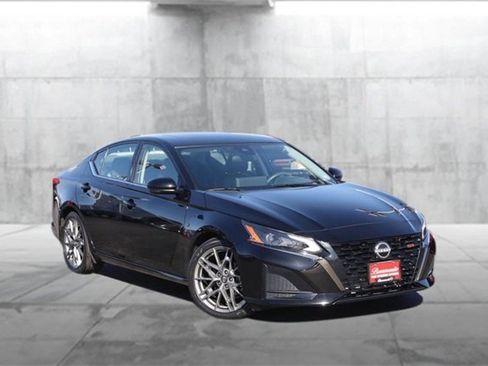 Certified 2024 Nissan Altima 2.0 SR image 2