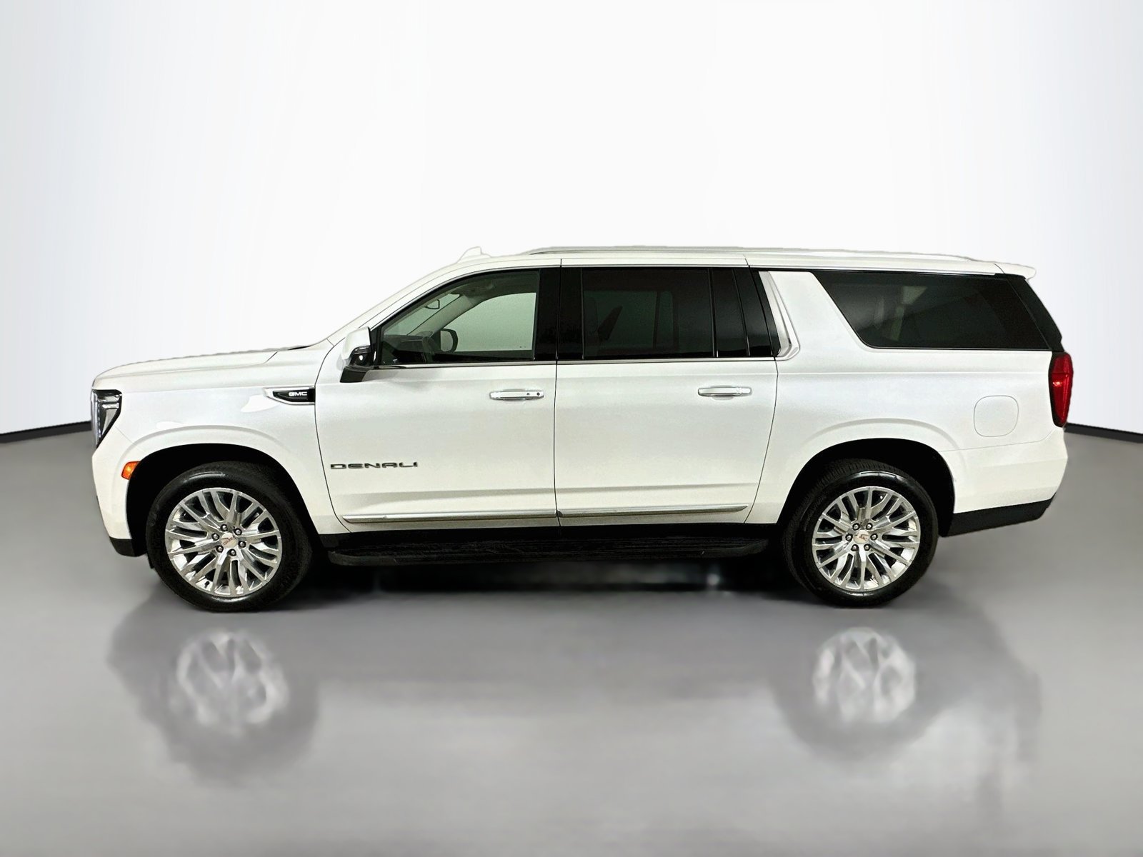 Used 2023 GMC Yukon XL Denali w/ LPO, Floor Liner Package AWD/4WD image 8