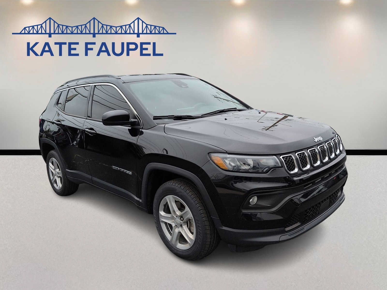 Used 2023 Jeep Compass Latitude w/ Convenience Group AWD/4WD image 1