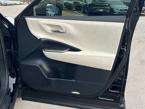 Used 2023 Toyota Crown XLE image 27