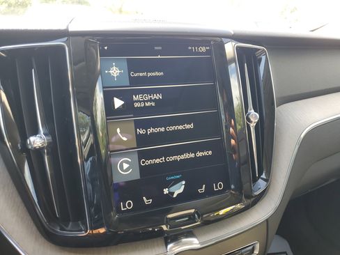 Used 2018 Volvo XC60 T6 Momentum w/ Advanced Package image 20