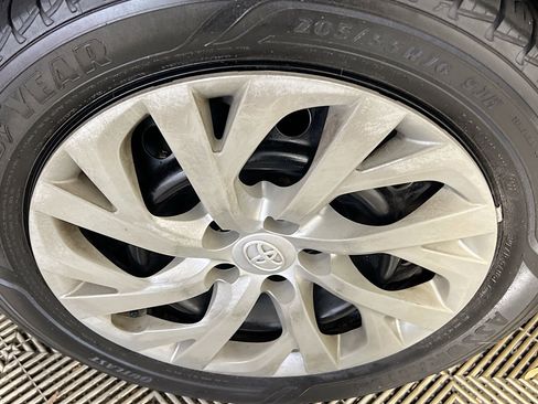 Used 2019 Toyota Corolla LE FWD image 14