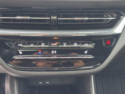 Certified 2025 Buick Envista Sport Touring FWD image 23