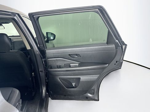 Used 2024 Nissan Pathfinder S AWD/4WD image 31