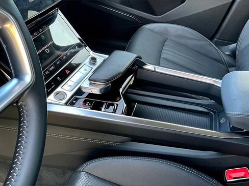 Used 2021 Audi e-tron Premium Plus w/ Premium Plus Package image 18