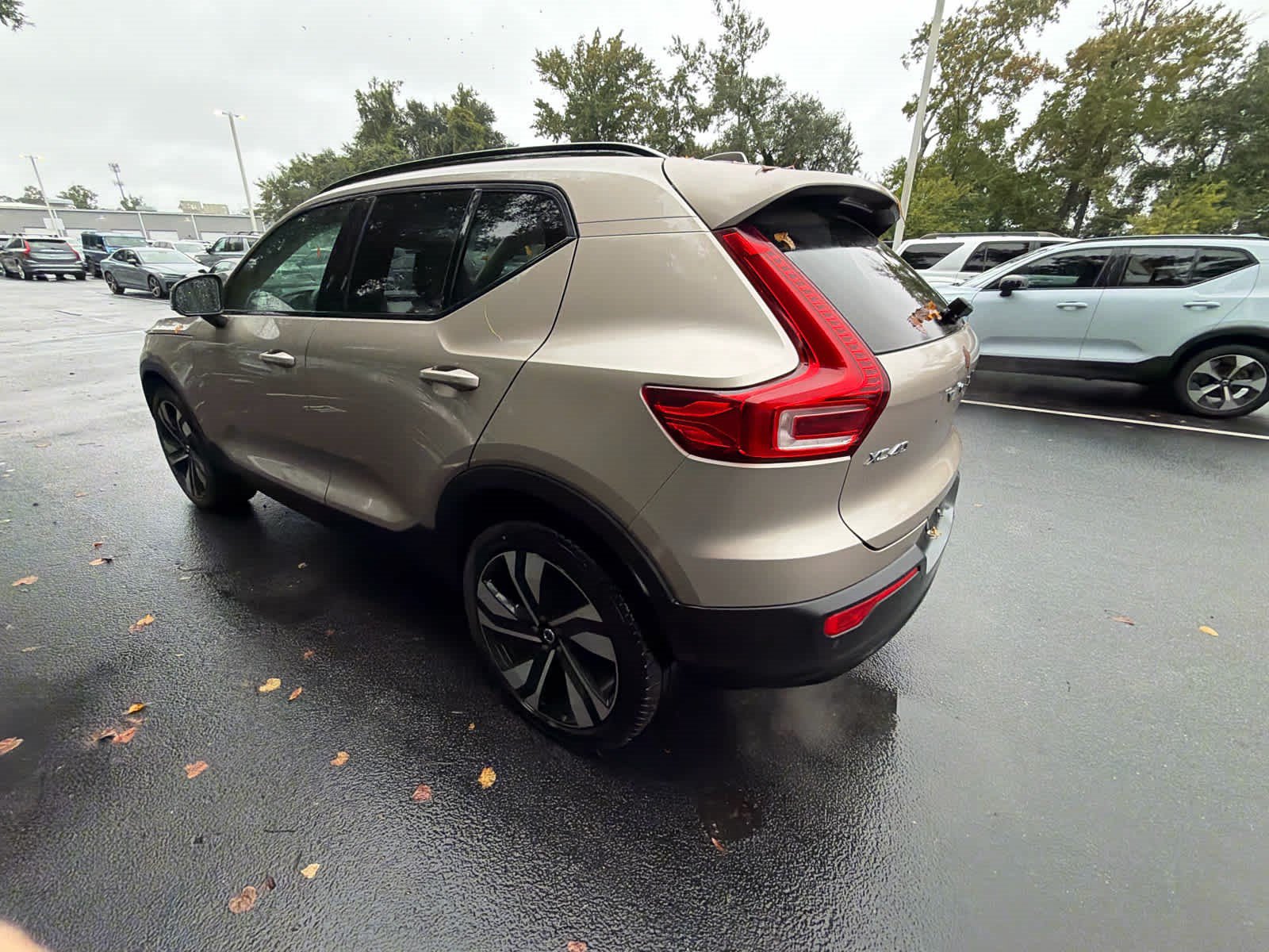 Used 2024 Volvo XC40 B5 Plus w/ Climate Package AWD/4WD image 12