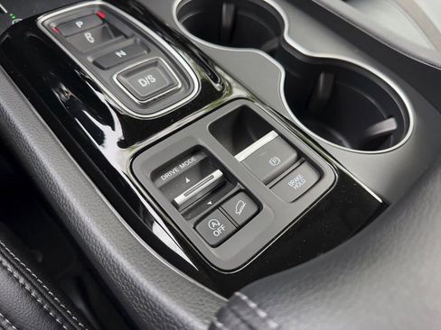 Used 2025 Honda Pilot EX-L image 9