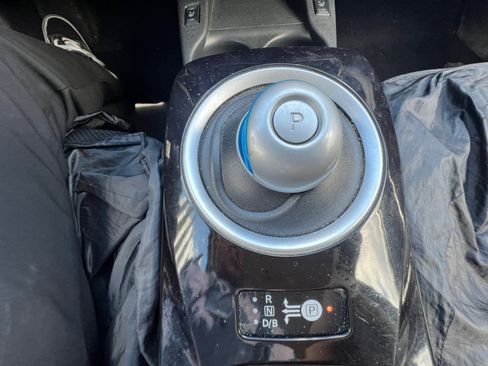 Used 2013 Nissan Leaf SL w/ Premium Pkg image 22