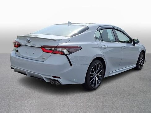 Used 2024 Toyota Camry SE FWD image 4