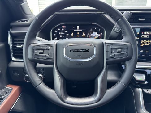 Used 2025 GMC Sierra 2500 Denali Ultimate AWD/4WD image 15