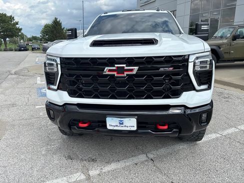 Used 2024 Chevrolet Silverado 2500 ZR2 w/ Technology Package AWD/4WD image 10