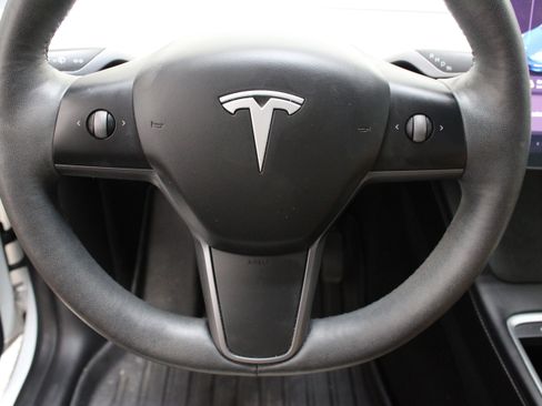 Used 2021 Tesla Model Y Long Range AWD/4WD image 23