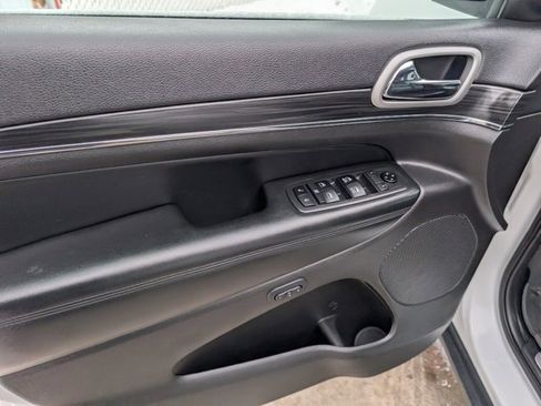 Used 2019 Jeep Grand Cherokee Limited image 9
