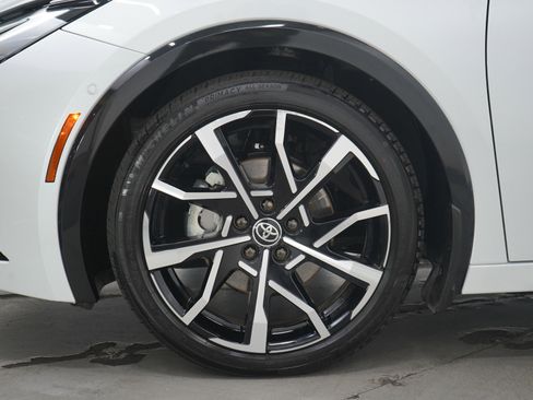 Used 2025 Toyota Prius Plug-In Hybrid image 28