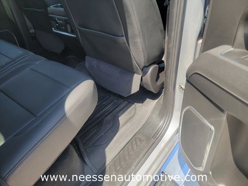 Used 2025 GMC Sierra 3500 SLT w/ SLT Premium Package AWD/4WD image 11