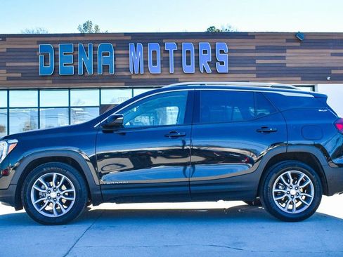 Used 2024 GMC Terrain SLT image 29