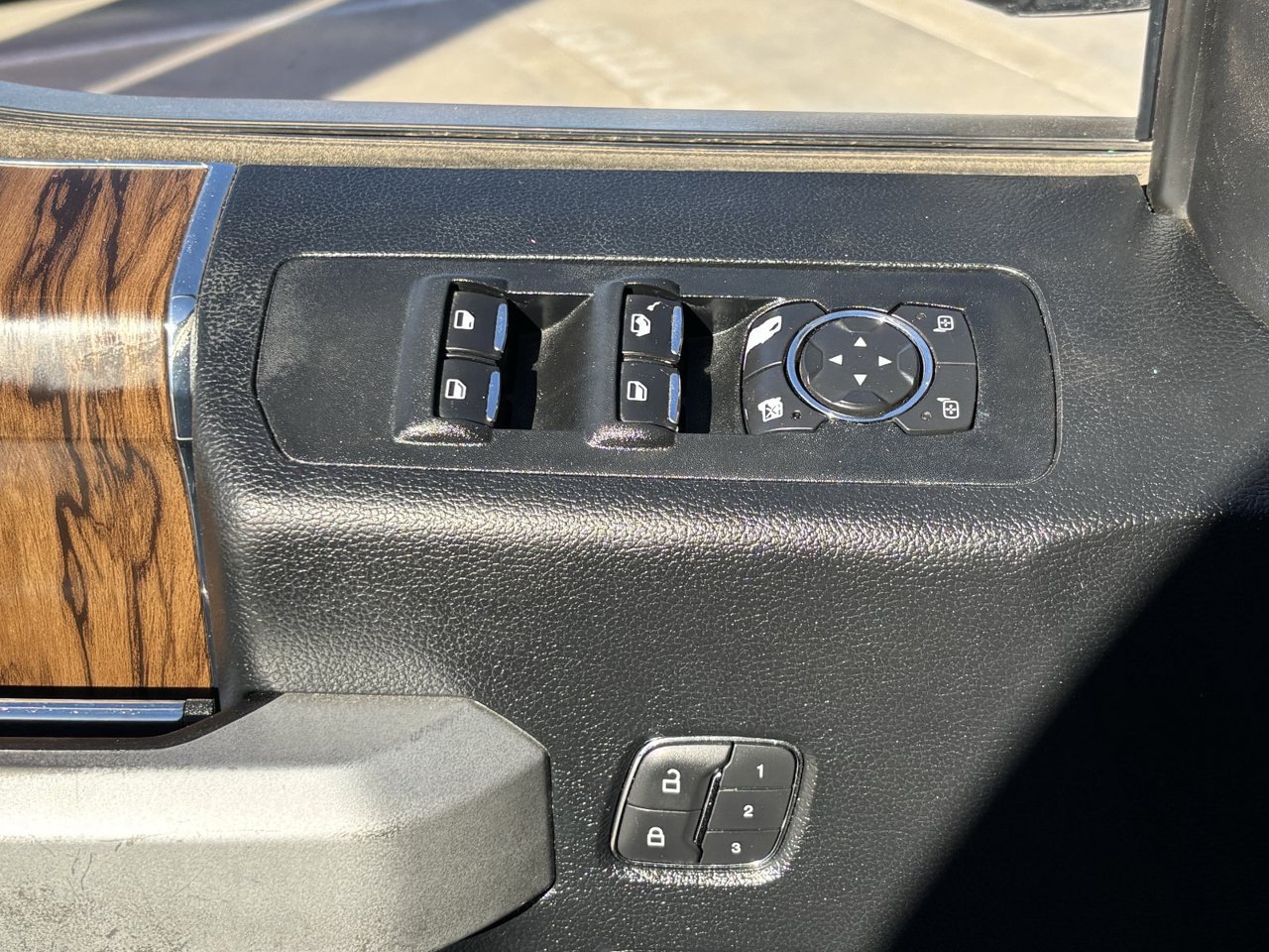 Used 2019 Ford F150 Lariat w/ Equipment Group 502A Luxury AWD/4WD image 19