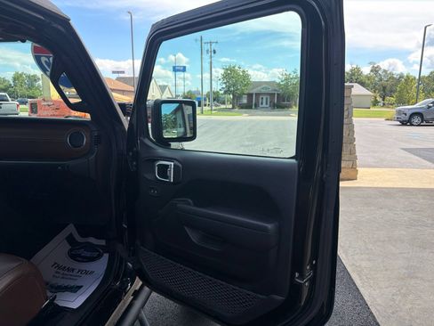 Used 2022 Jeep Wrangler Unlimited Rubicon w/ Cold Weather Group AWD/4WD image 6