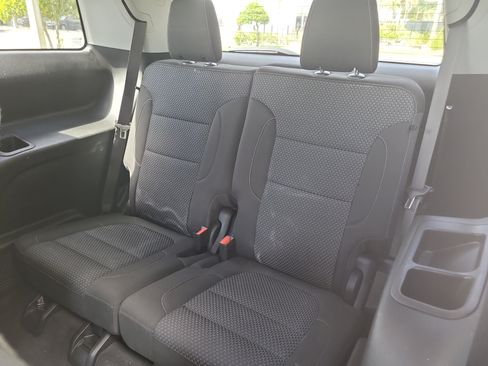 Used 2023 GMC Acadia SLE w/ Driver Convenience Package FWD image 14