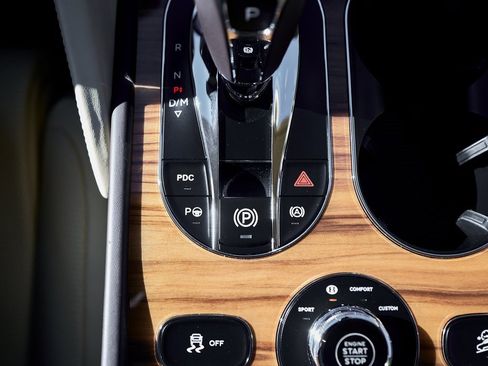 Used 2023 Bentley Bentayga Extended Wheelbase image 70