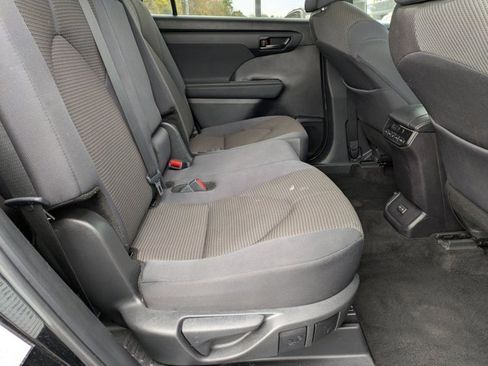 Used 2024 Toyota Highlander LE image 24