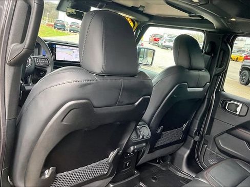 Used 2025 Jeep Wrangler Unlimited Rubicon w/ XTREMEE 35" Tire Package image 36