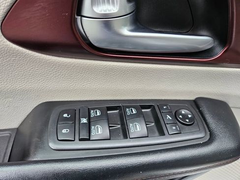 Used 2019 Chrysler Pacifica Limited image 25