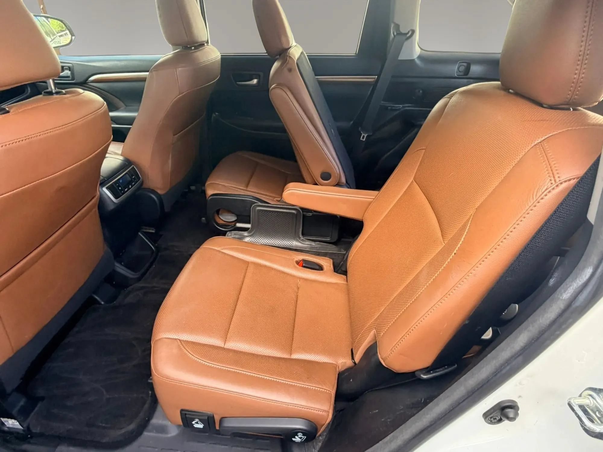 Used 2018 Toyota Highlander Limited FWD image 32